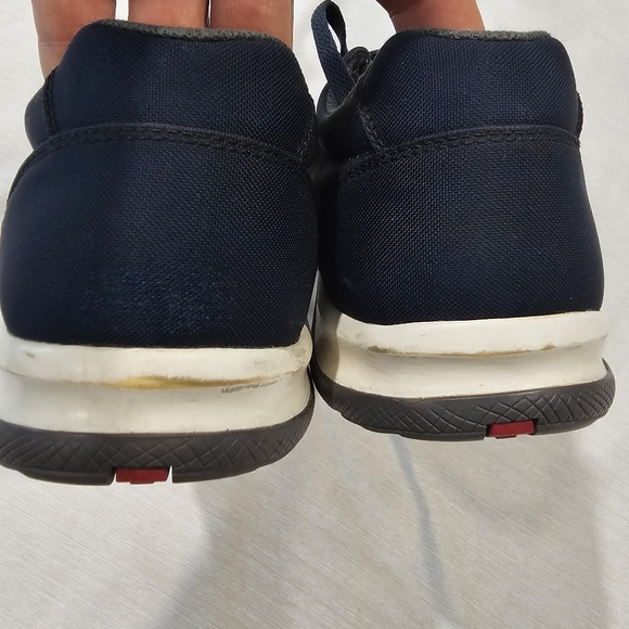 PRADA - Picture 6 of 8